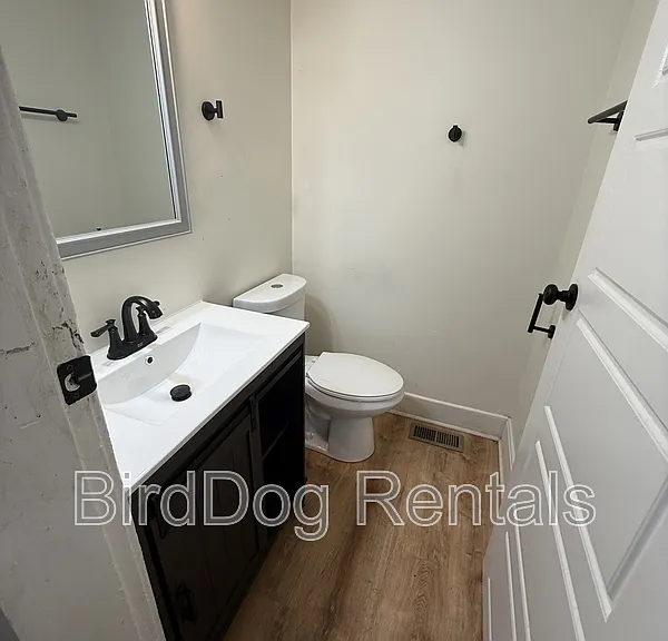 1524 Franklin Ave — Photo 10
