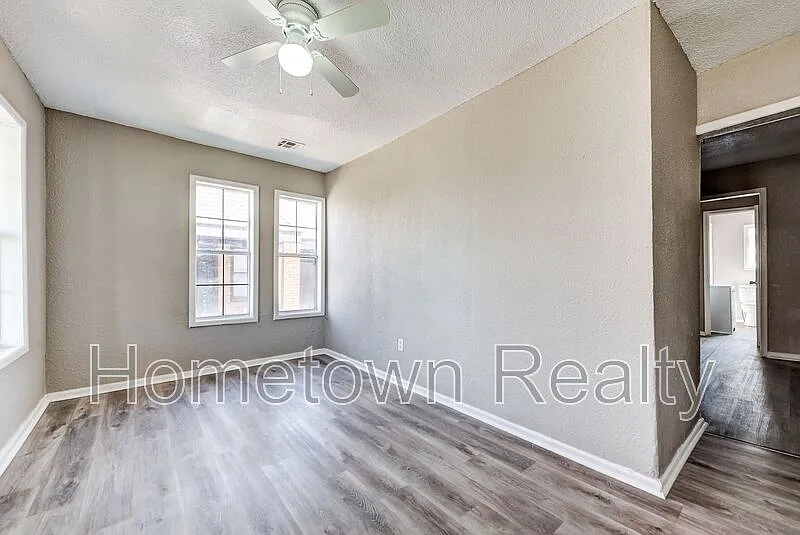 2 bed, 1.0 bath, 687 sqft, $595 — Photo 4
