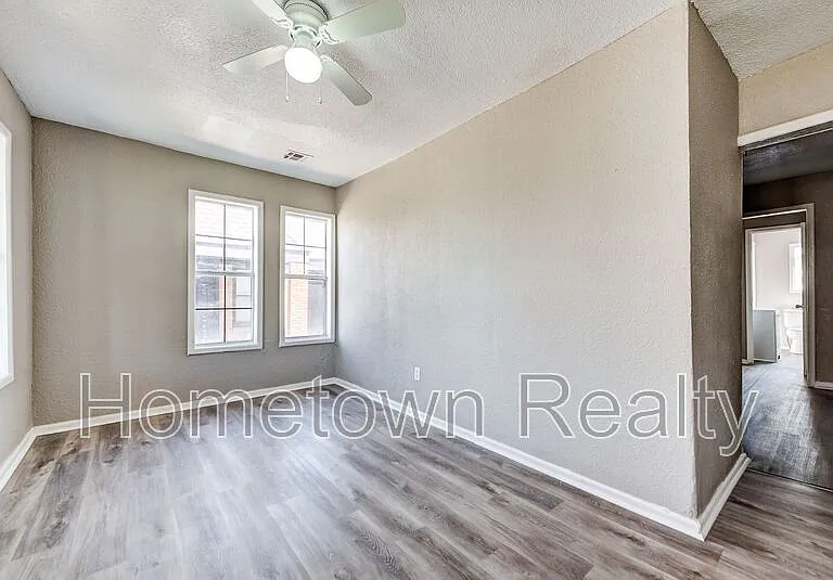 2122 N Glen Ellyn St — Photo 4