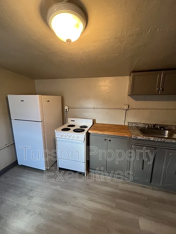 Studio, 1.0 bath, 300 sqft, $650 — Photo 3