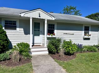 9 Lakeview Dr, Narragansett, RI 02882