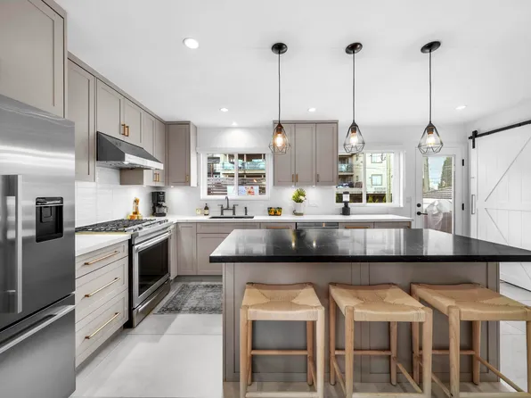 4921 Chester St, Vancouver, BC V5W 3A7