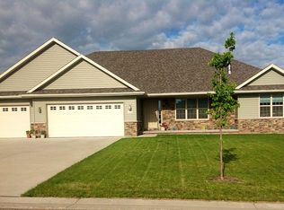 N2236 Hillandale Dr, Greenville, WI 54942