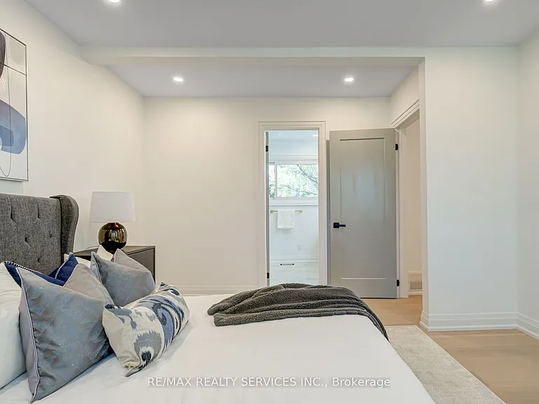 5133 Cherryhill Cres — Photo 20