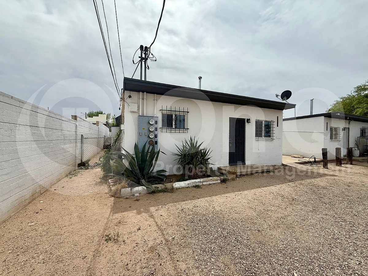 Photo 2 of 11 - 3566 E Kleindale Rd #D - Tucson, AZ Building Photo - 3566 E Kleindale Rd #D