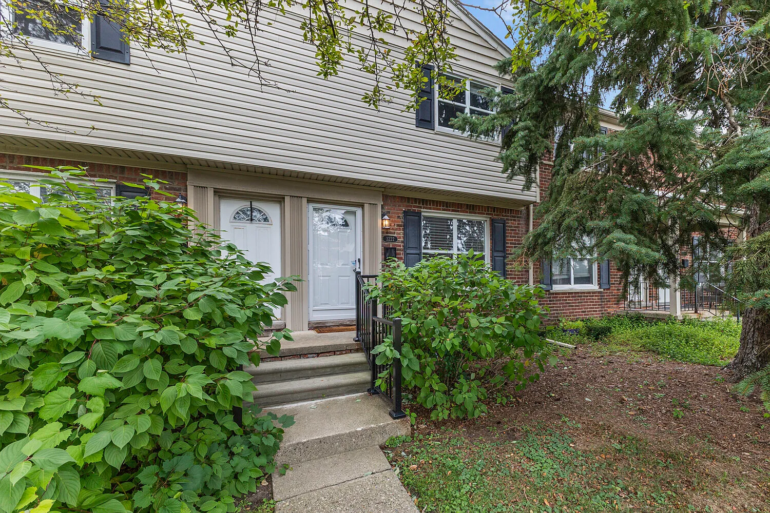 2 bed, 1000 sqft, $1,700 — Photo 2