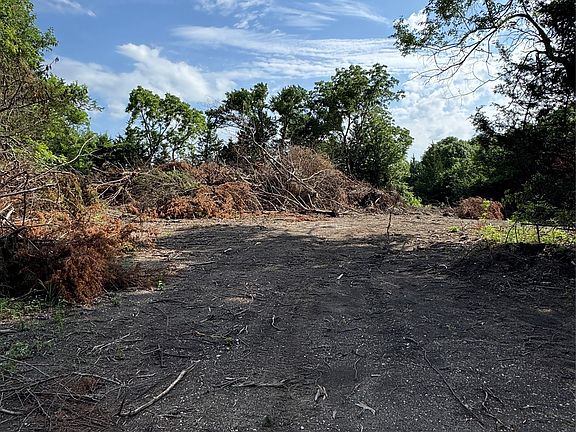 4th image of Burke Rd