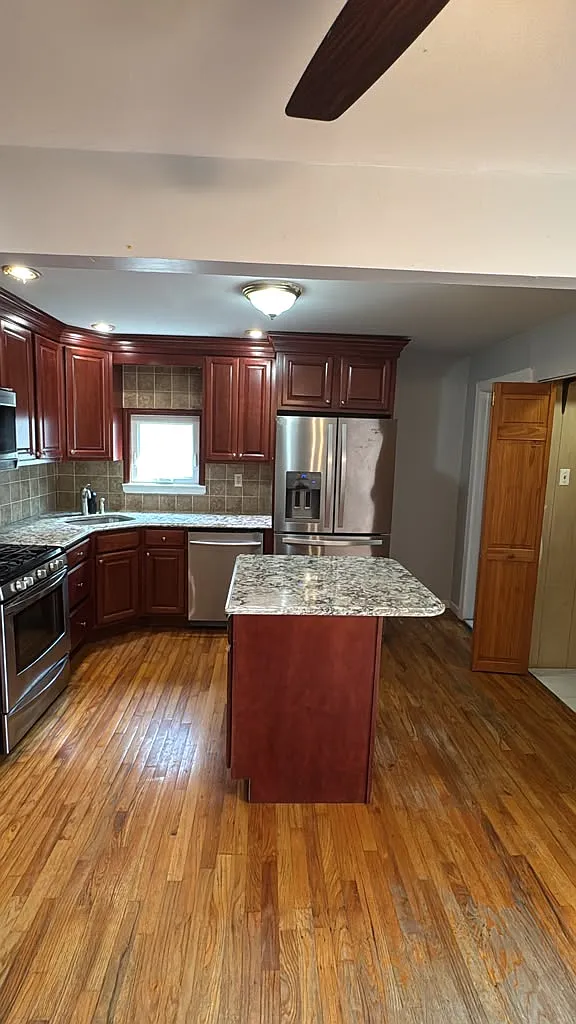 3 bed, $3,300 — Photo 2
