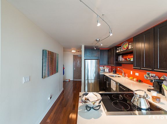 5th image of 2 E Erie St APT 2906