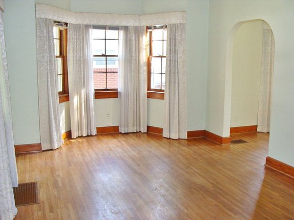 2nd image of 1711 Lewis Ln