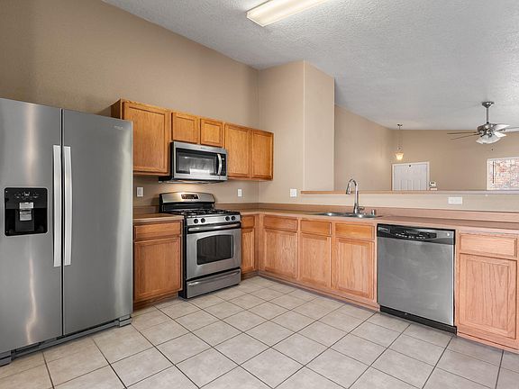 4th image of 2024 Violeta Way SE