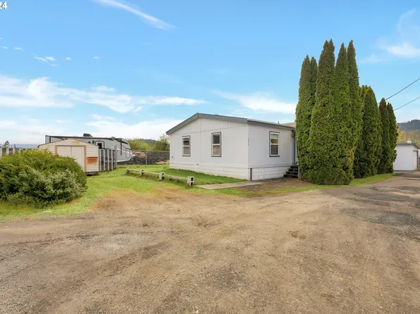 826 W Dean Ave, Sutherlin, OR 97479