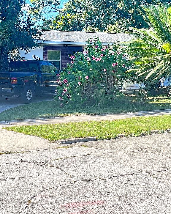2nd image of 901 Edgemoor Ave