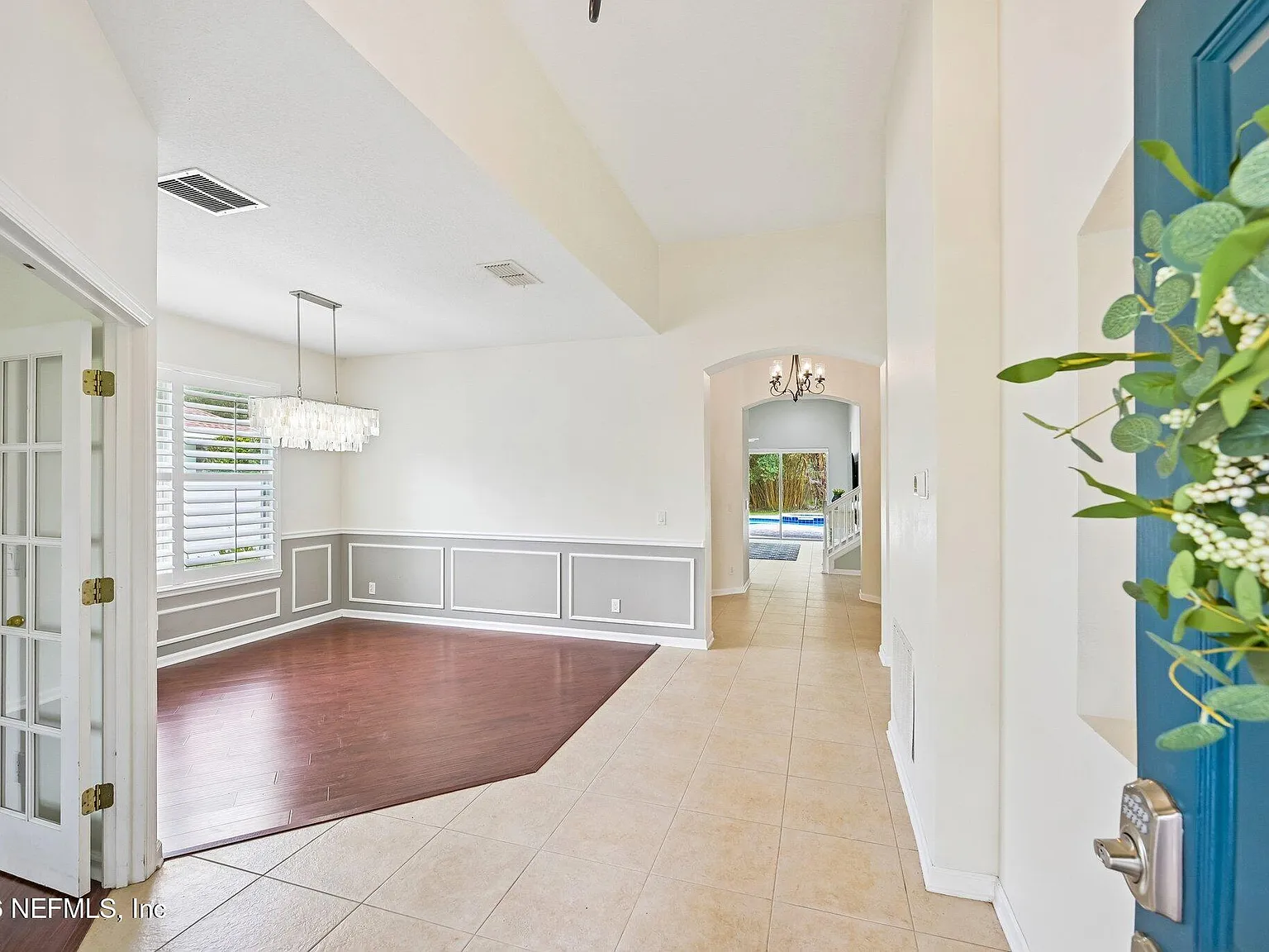 4 bed, 3.0 bath, 2490 sqft, $4,200 — Photo 2