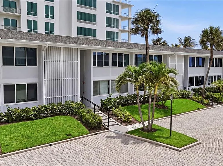 1065 Gulf Shore Blvd N #108 — Photo 27
