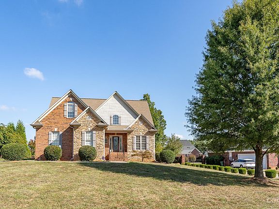 4th image of 212 Kaitlyn Ln