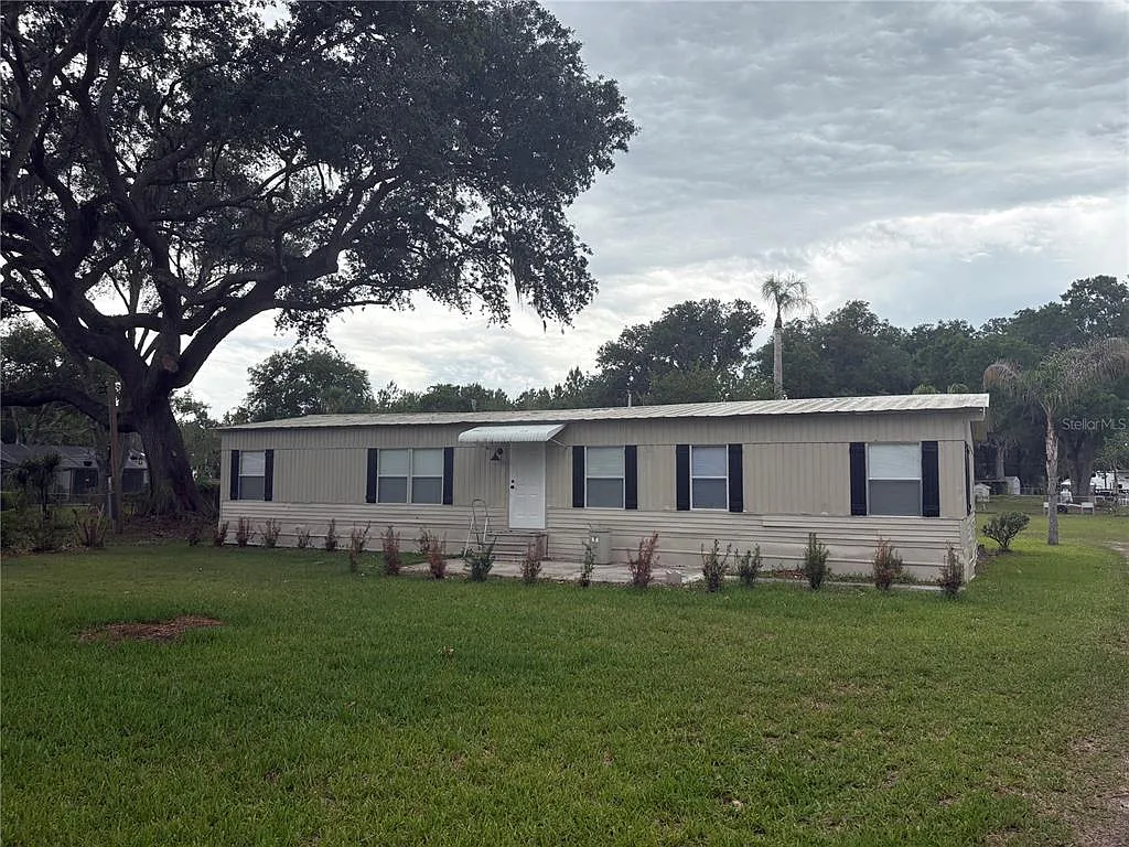 3 bed, 2.0 bath, 1344 sqft, $2,375 — Photo 2