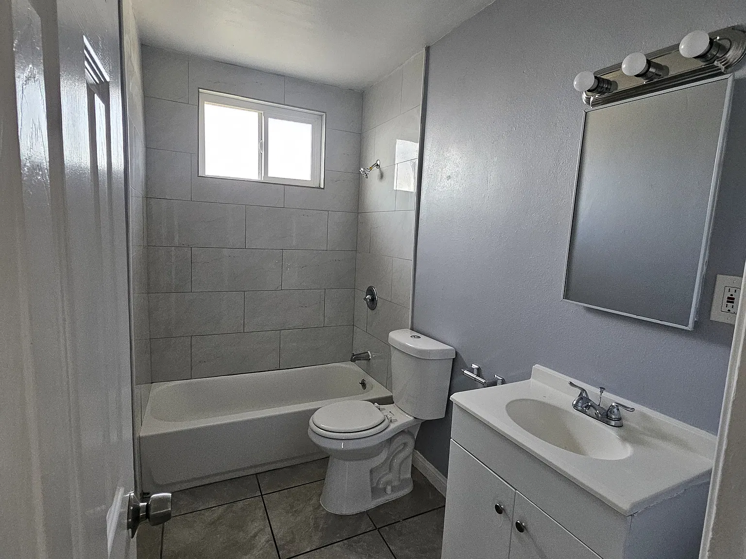 1 bed, 995 sqft, $1,795 — Photo 2