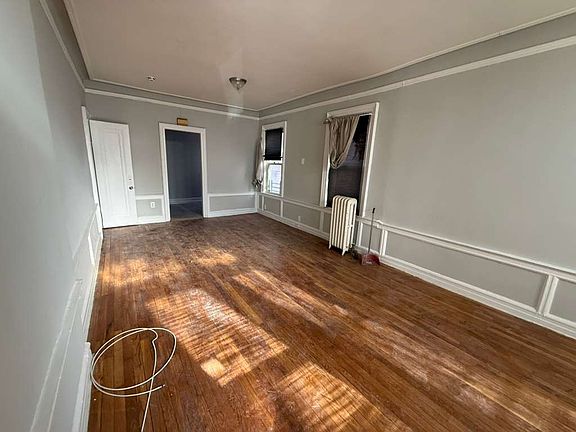 3rd image of 205 E 39th St #1