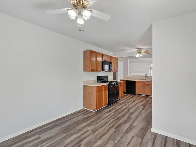 21907 Willow Shade Ln — Photo 26
