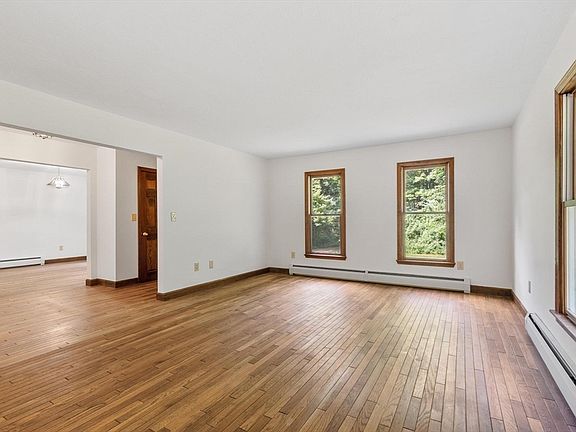 5th image of 686 Scott Rd