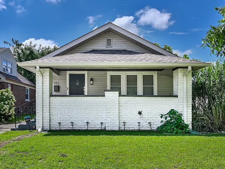 957 E Yoke St — Photo 8