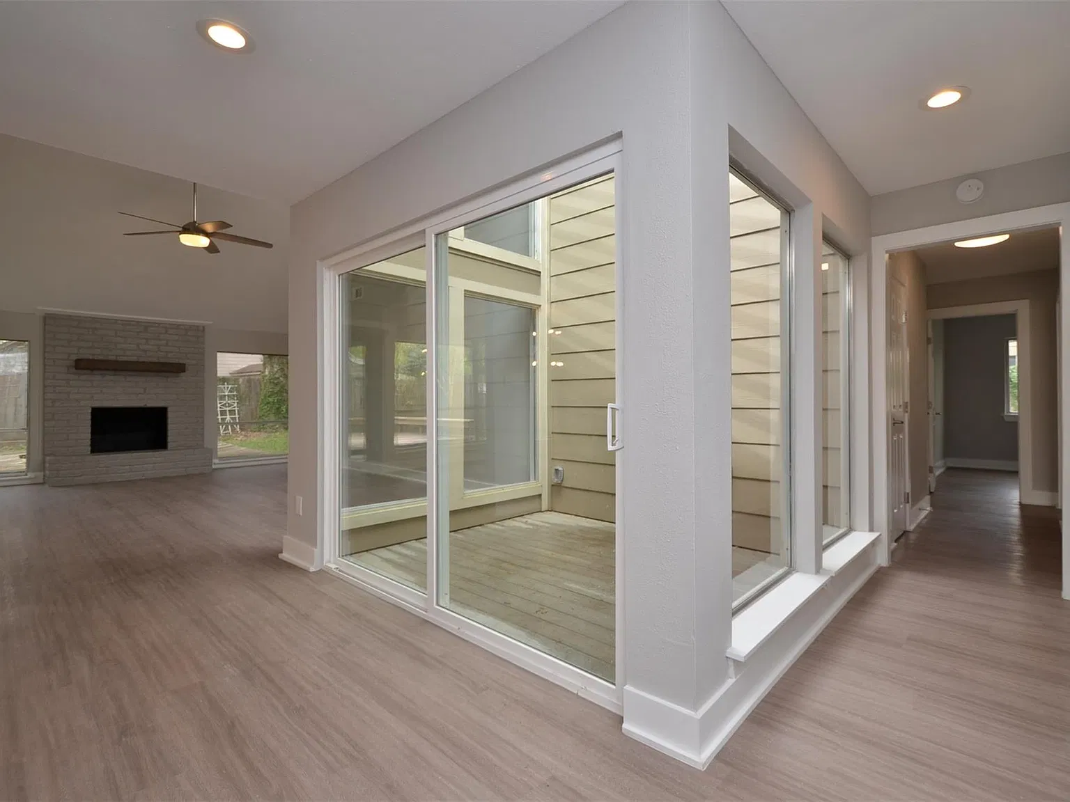 4 bed, 2.0 bath, 2187 sqft, $2,199 — Photo 4
