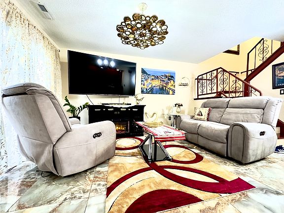 3rd image of 71 Rosewood Dr Unit 71