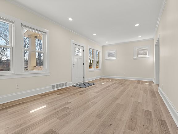 5th image of 16177 Inverness St