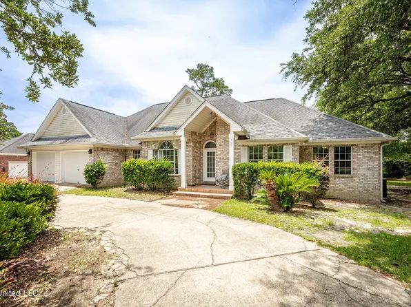 700 Tantallon Dr, Ocean Springs, MS 39564