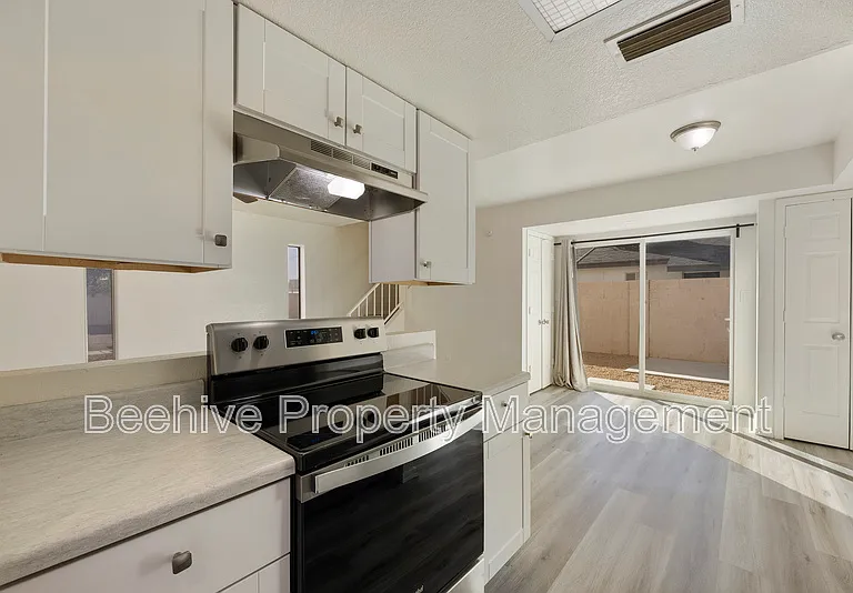 2732 E Culver St #1 — Photo 9