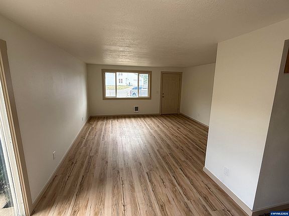 3rd image of 4561 Chippewa Ct SE