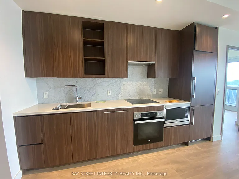 95 McMahon Dr #903 — Photo 6