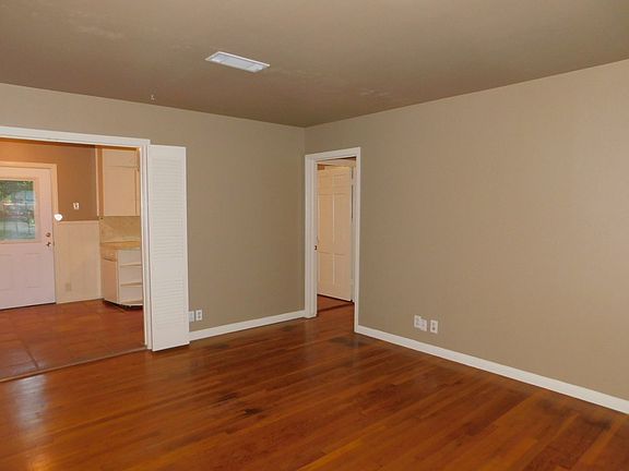 5th image of 1400 Berkshire Dr