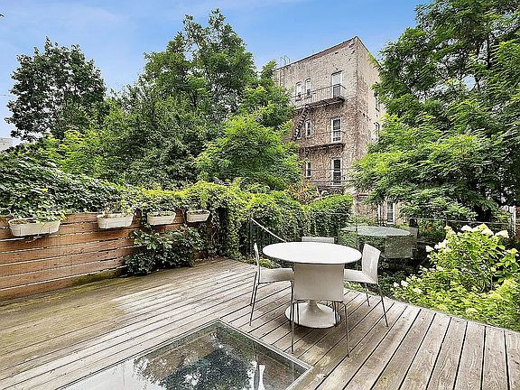 3rd image of 137 Decatur St Floor 1