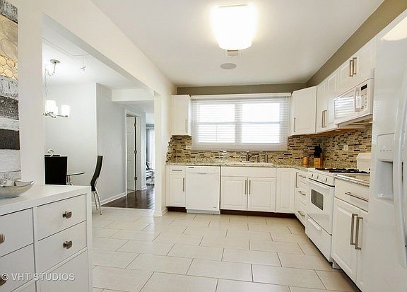 4th image of 1070 W Grant Dr