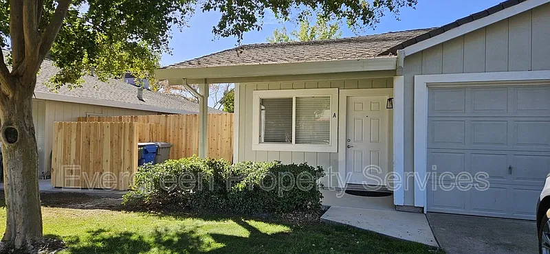 2 bed, 1.0 bath, 963 sqft, $2,200 — Photo 1