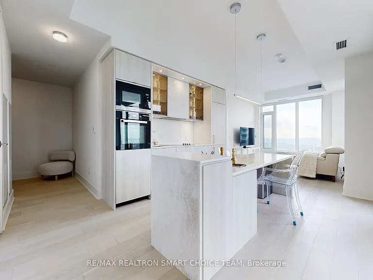 11 Yorkville Ave #5002 — Photo 10