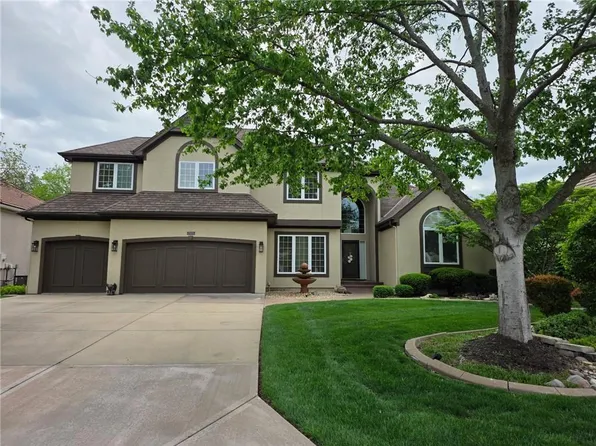 709 NE Lake Pointe Dr, Lees Summit, MO 64064