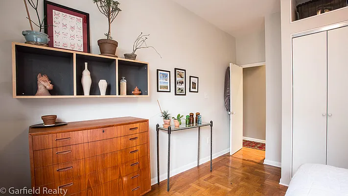 Sold by Garfield Realty  | media 19