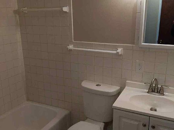 4th image of 2142 Barclay St N #2140-106