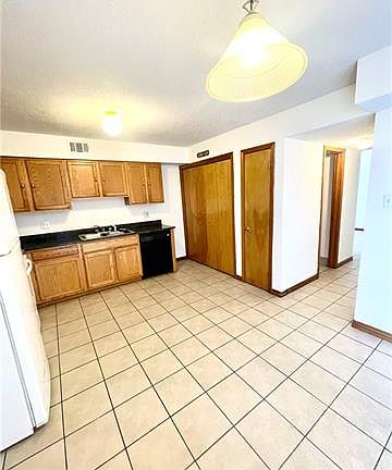 4th image of 724 Vouray Dr #C