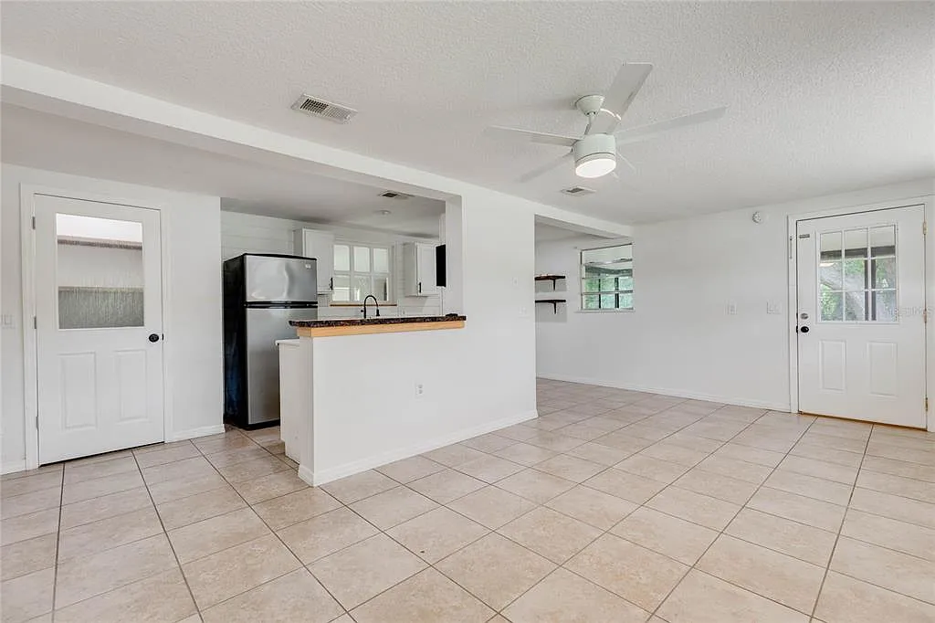 2 bed, 1.0 bath, 1077 sqft, $1,775 — Photo 3