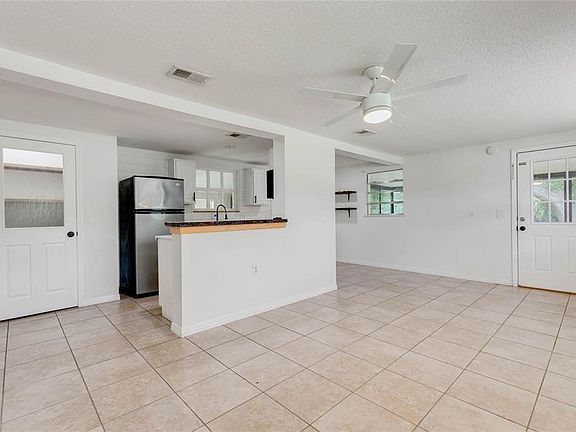 3rd image of 4181 Chestnut Dr
