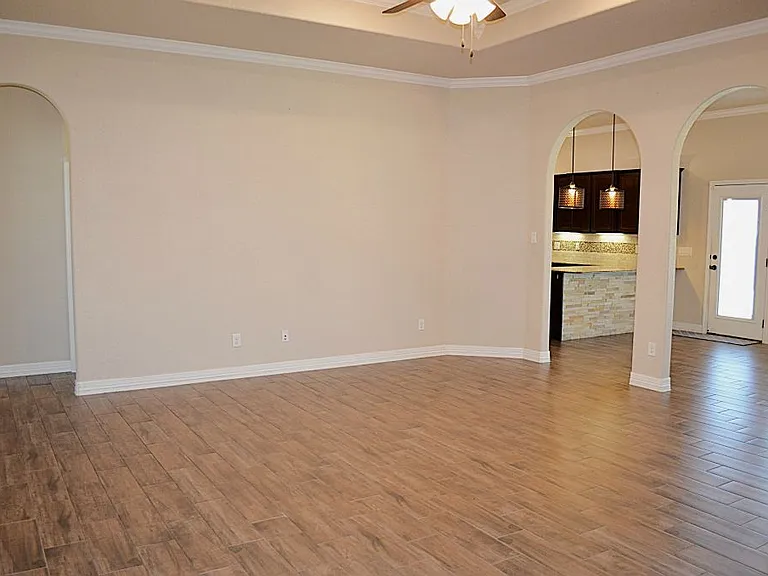 7609 Zircon Dr — Photo 5
