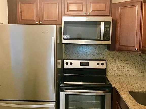 4th image of 135 Fanshaw D #135