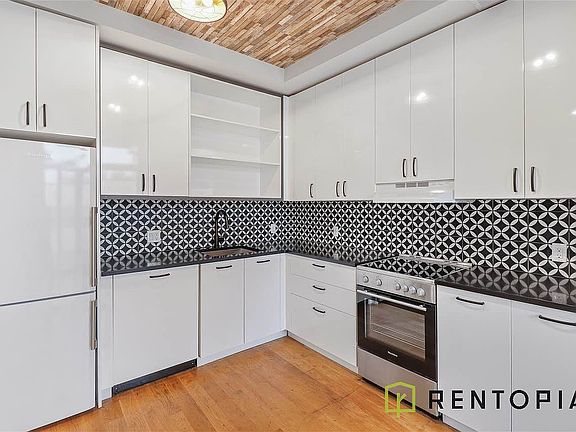 2nd image of 889 Bushwick Ave #112