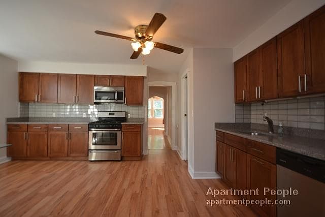 1st image of 3925 N Richmond St #2