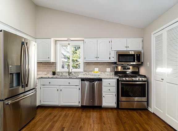 3rd image of 344 N Stewart Ave