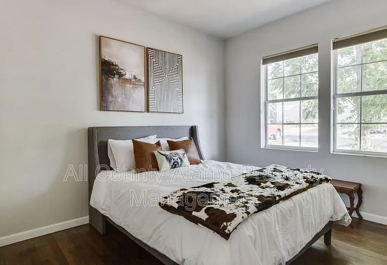 1031 W Gramercy Pl — Photo 13